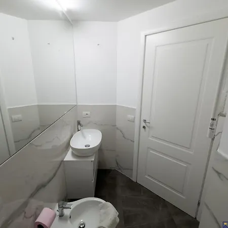 Appartement Les Pins Avec Terrasse Antibes