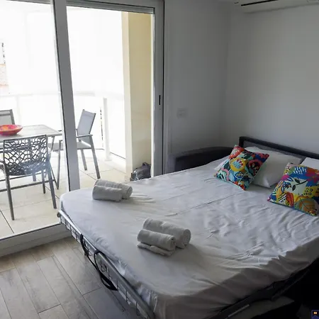 Appartement Les Pins Avec Terrasse