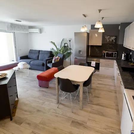 Διαμέρισμα Les Pins Avec Terrasse Αντίμπ