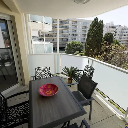 Les Pins Avec Terrasse Antibes